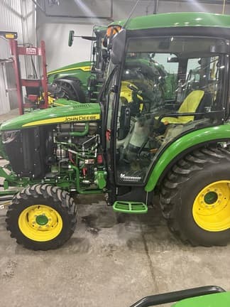 Image of John Deere 3039R equipment image 3