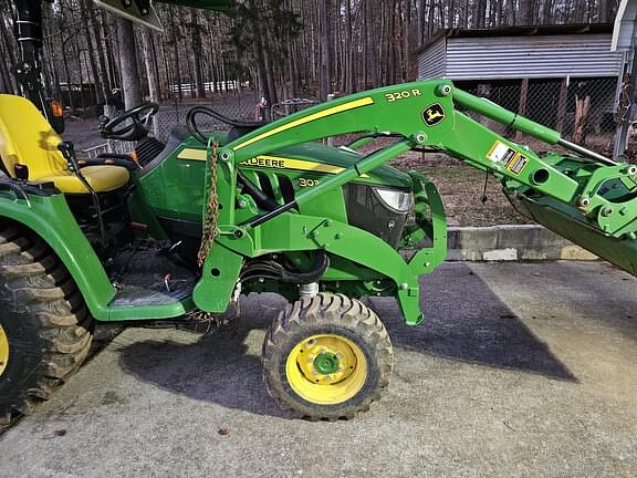 Image of John Deere 3039R equipment image 2