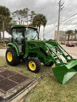 Image of John Deere 3039R equipment image 1