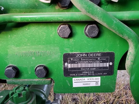 Image of John Deere 3039R equipment image 1