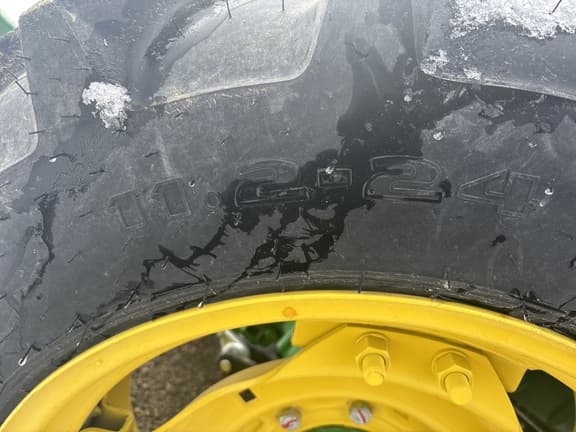 Image of John Deere 3039R equipment image 1