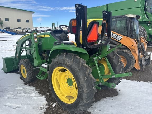 Image of John Deere 3039R equipment image 4