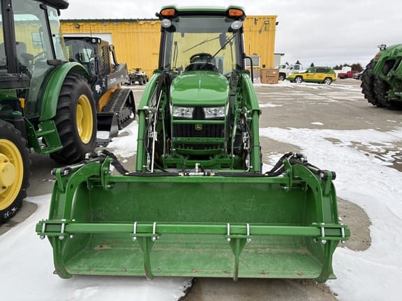 Image of John Deere 3039R equipment image 2