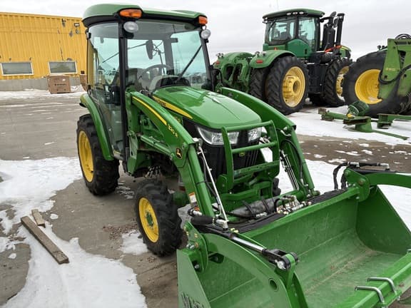 Image of John Deere 3039R equipment image 1