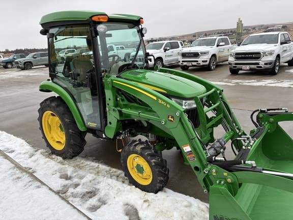 Image of John Deere 3039R equipment image 2
