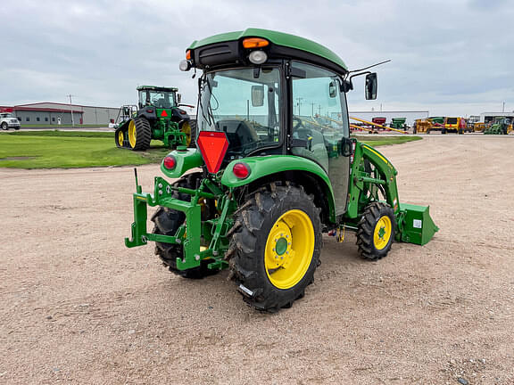 Image of John Deere 3039R equipment image 4