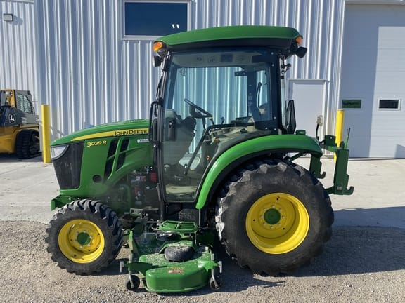 Main image John Deere 3039R