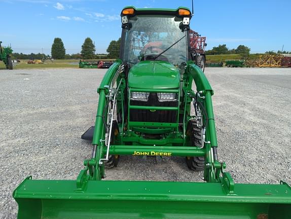 Image of John Deere 3039R equipment image 1