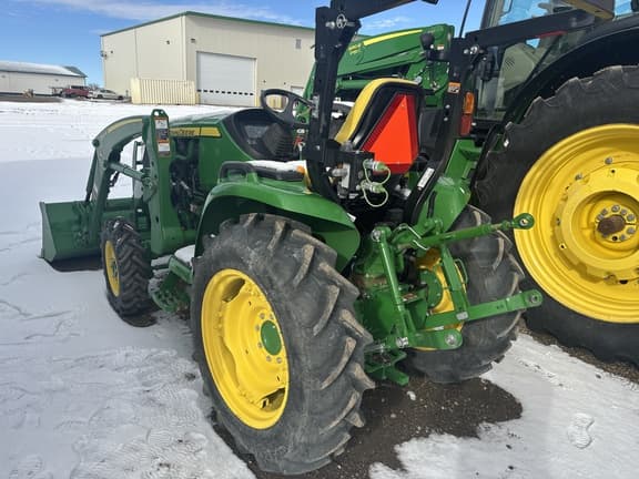 Image of John Deere 3039R equipment image 1