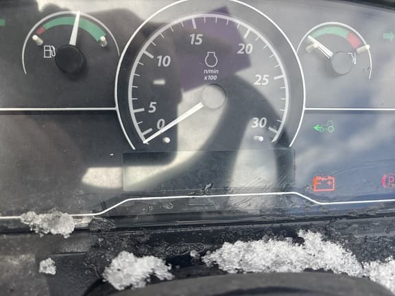 Image of John Deere 3039R equipment image 4