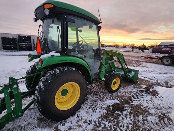 Image of John Deere 3039R equipment image 2