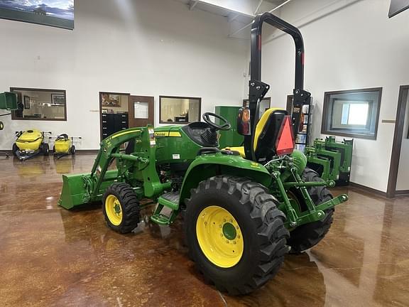 Image of John Deere 3039R equipment image 2