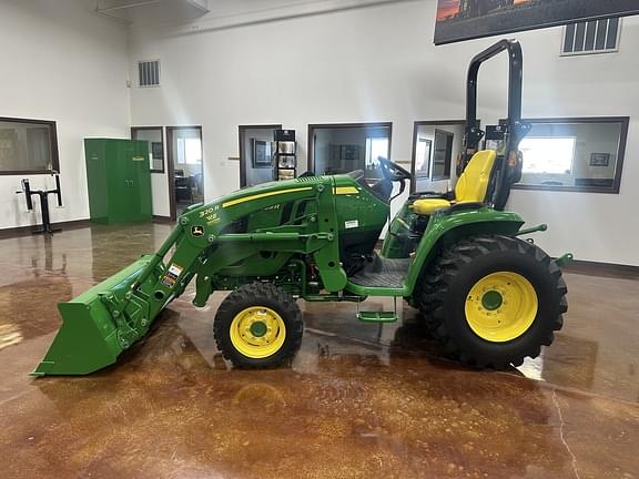 Image of John Deere 3039R equipment image 1