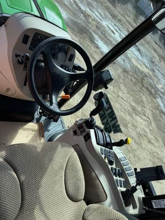 Image of John Deere 3039R equipment image 1