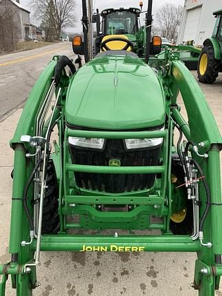 Image of John Deere 3039R equipment image 1