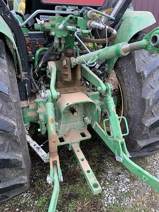 Image of John Deere 3039R equipment image 4