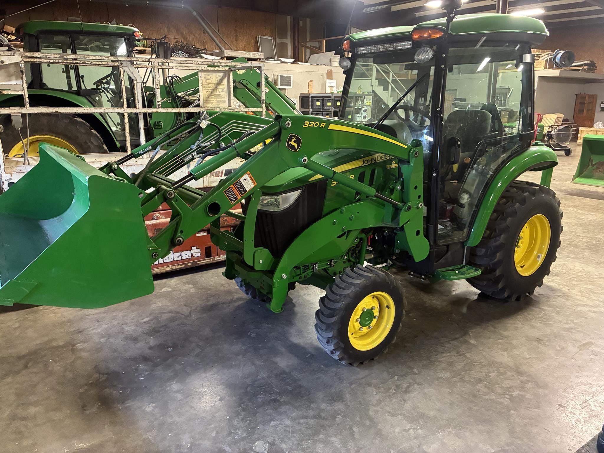 2023 John Deere 3039R Equipment Image0