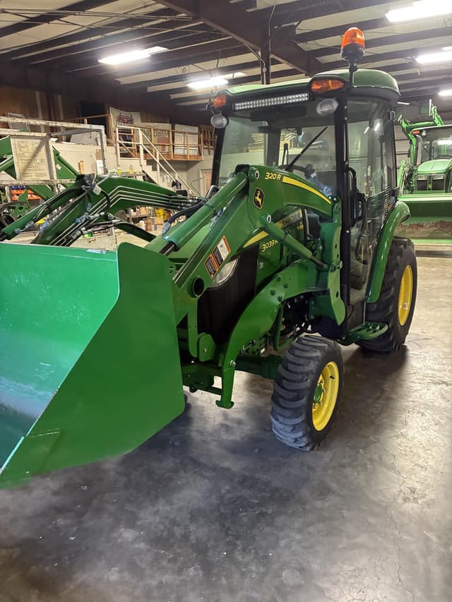 Image of John Deere 3039R equipment image 1