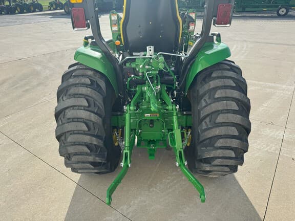 Image of John Deere 3039R equipment image 3