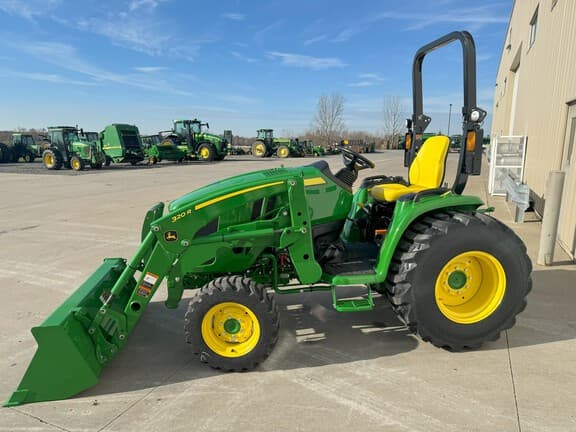 Image of John Deere 3039R equipment image 4