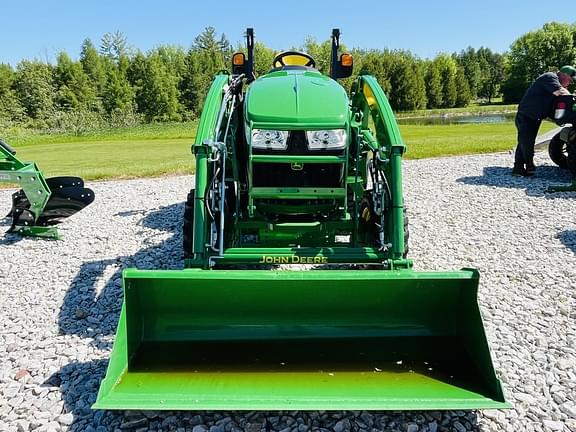 Image of John Deere 3039R equipment image 3