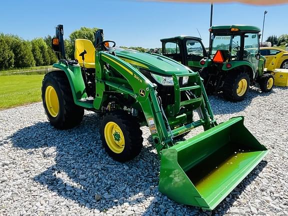 Image of John Deere 3039R equipment image 4