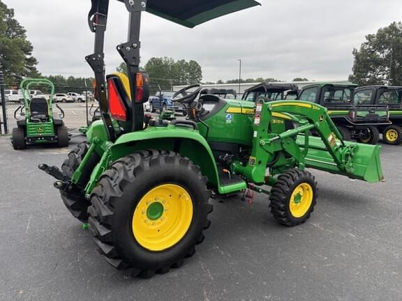 Image of John Deere 3039R equipment image 4