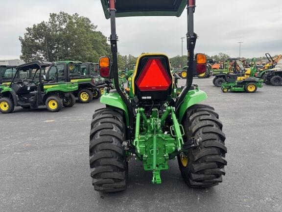 Image of John Deere 3039R equipment image 3