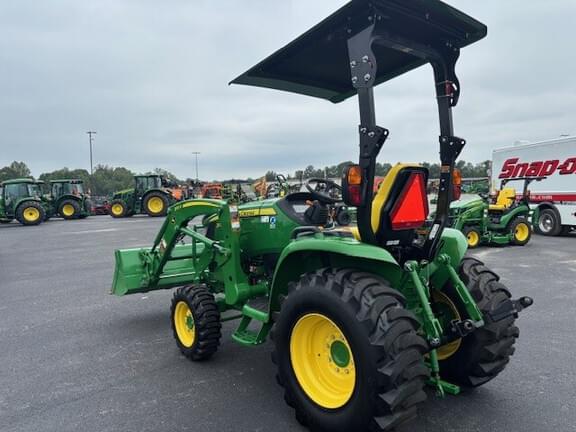 Image of John Deere 3039R equipment image 2