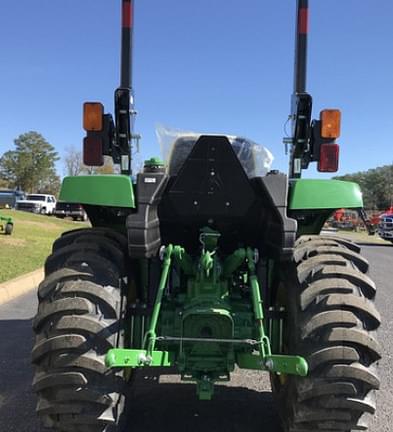 Image of John Deere 3043D equipment image 2