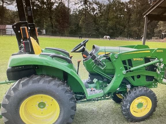 Image of John Deere 3043D equipment image 1