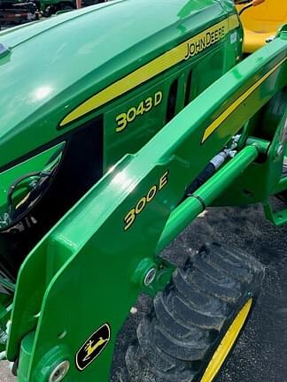 Image of John Deere 3043D equipment image 3