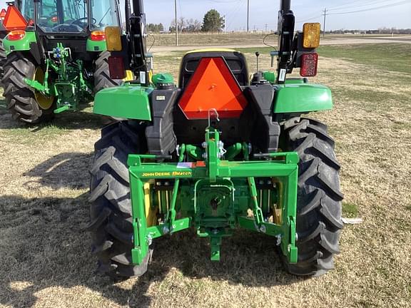 Image of John Deere 3043D equipment image 3
