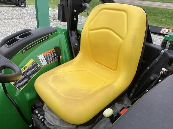 Image of John Deere 3043D equipment image 4