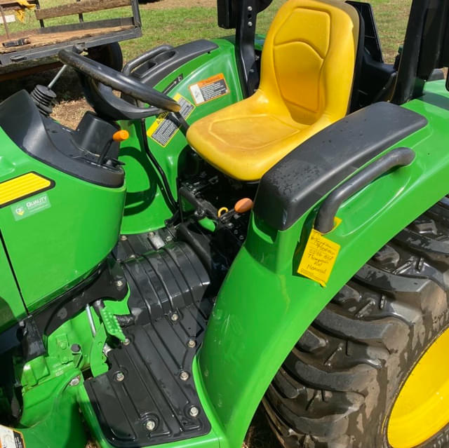 Image of John Deere 3043D equipment image 3