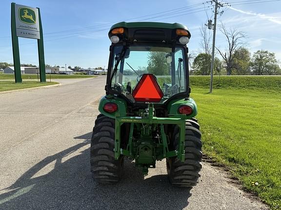 Image of John Deere 3046R equipment image 3