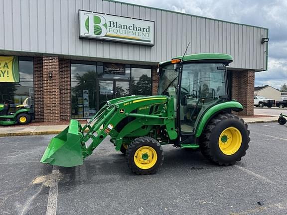 Image of John Deere 3046R equipment image 1