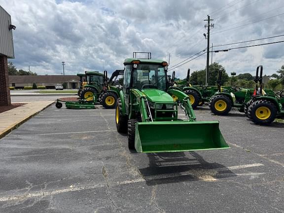 Image of John Deere 3046R equipment image 4