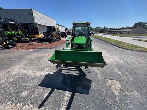 Image of John Deere 3046R equipment image 4