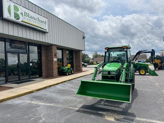 Image of John Deere 3046R equipment image 3