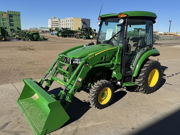 Image of John Deere 3046R equipment image 3