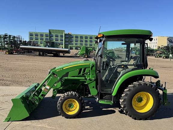 Image of John Deere 3046R equipment image 4