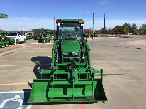 Image of John Deere 3046R equipment image 2