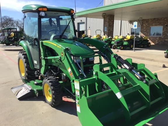 Image of John Deere 3046R equipment image 3