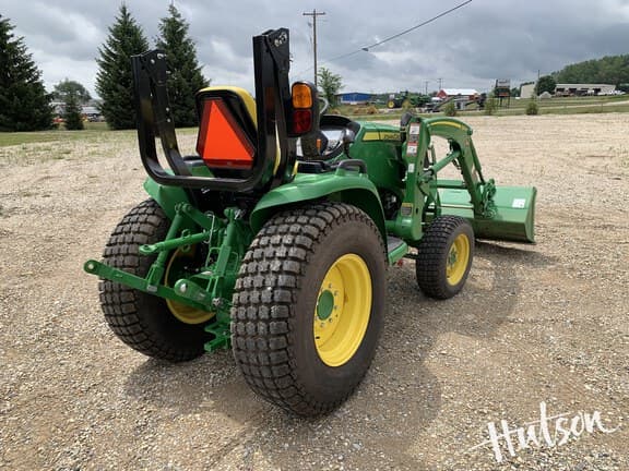 Image of John Deere 3046R equipment image 2