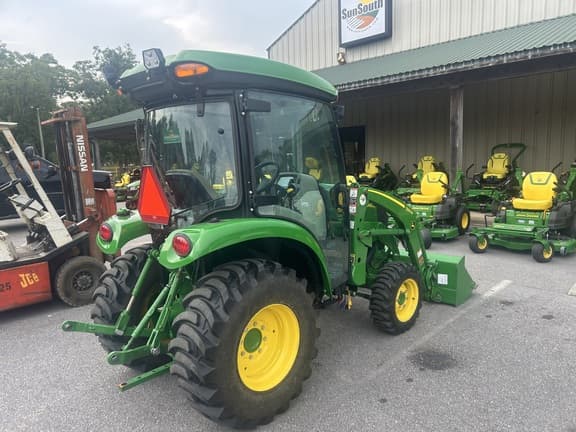 Image of John Deere 3046R equipment image 3