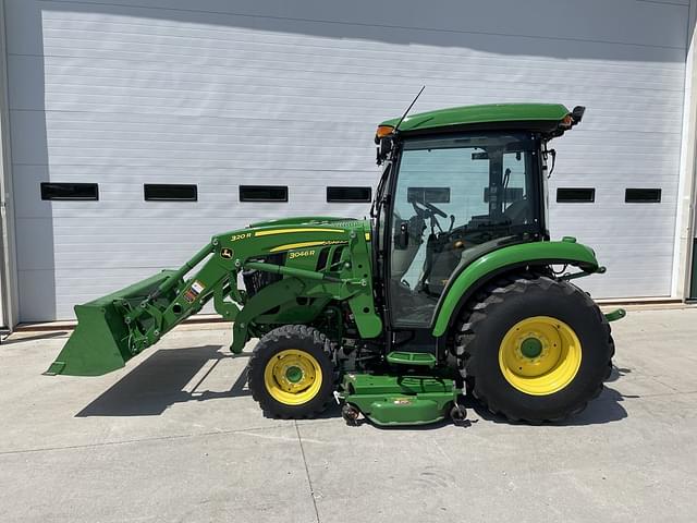 Image of John Deere 3046R equipment image 4