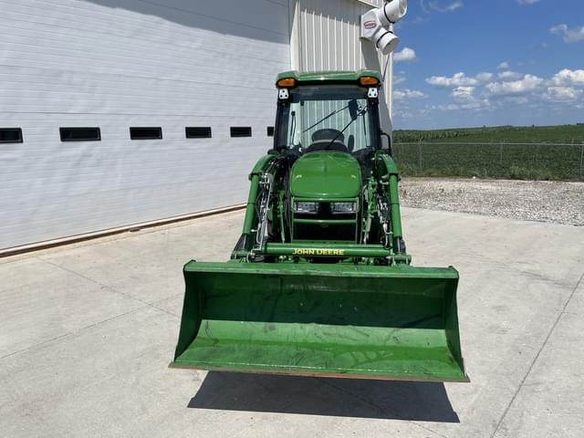 Image of John Deere 3046R equipment image 2