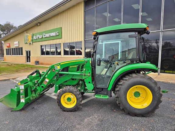 Image of John Deere 3046R equipment image 1