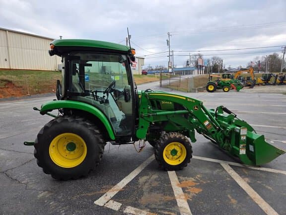 Image of John Deere 3046R equipment image 3